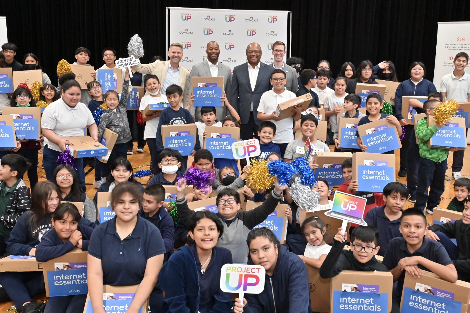 Comcast donates 1,000 laptops to 10 Chicago non-profits in effort to advance digital equity.