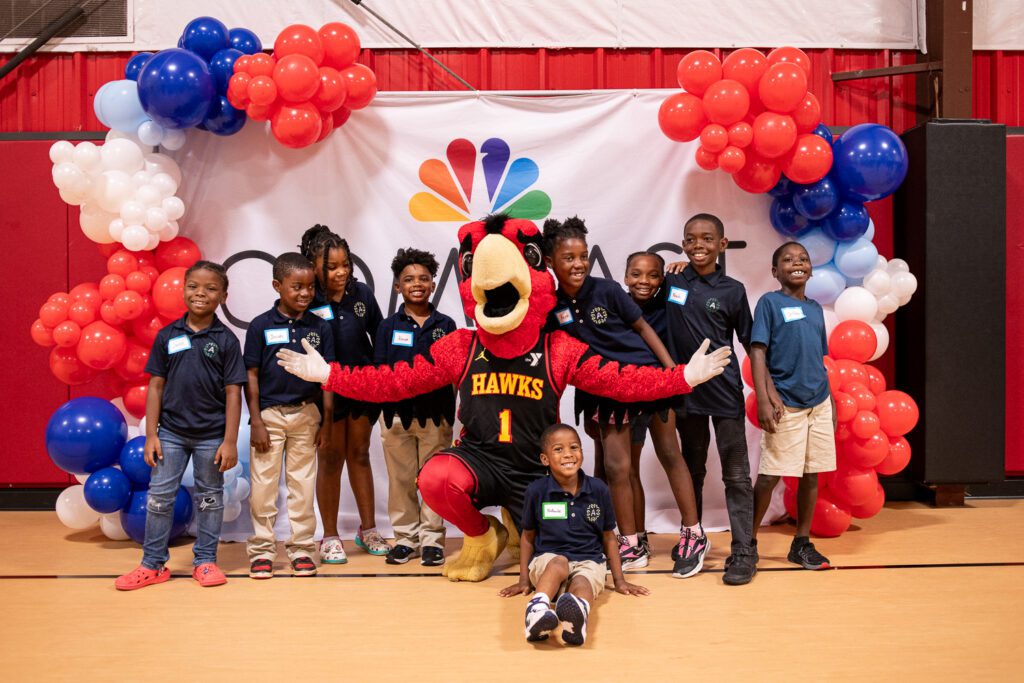 Students and Harry the Hawk